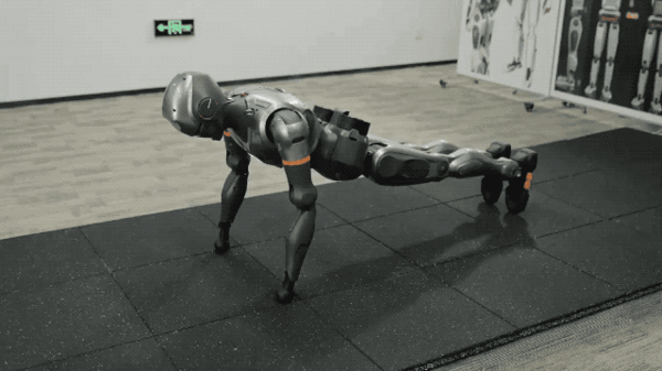 超自然步态大步流星十几米：深圳人形机器人街边溜达爆火海外！(图4)